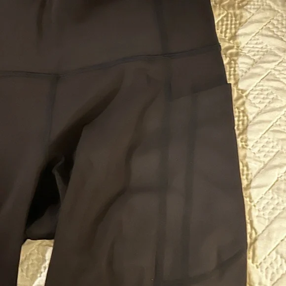 Athleta ultimate stash 7” short, Sz M - Picture 3 of 5